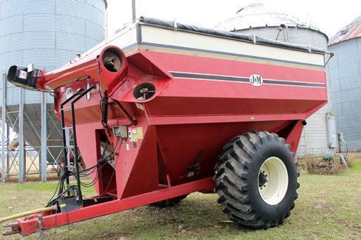 J&M 825-14 grain cart