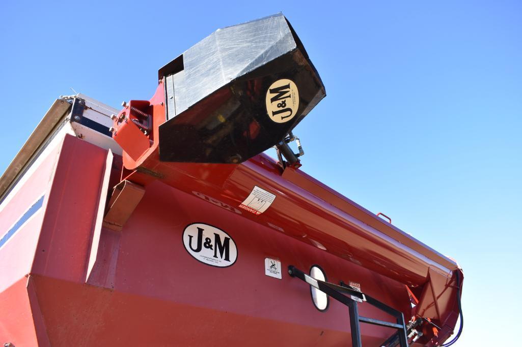 J&M 825-14 grain cart