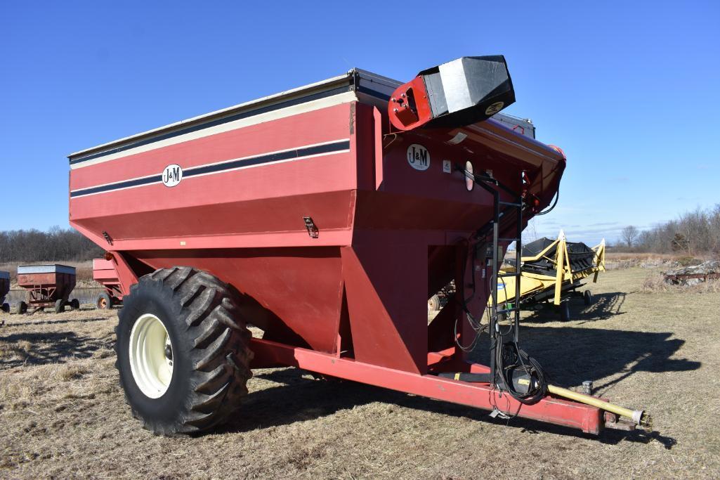 J&M 825-14 grain cart