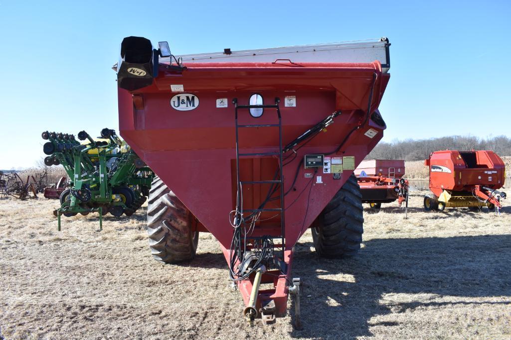 J&M 825-14 grain cart