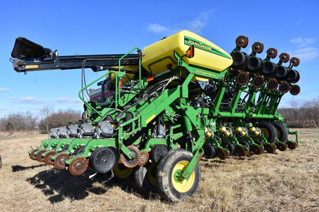 2008 John Deere 1790 16/32 planter