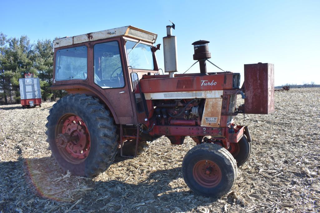 1973 International 1066 2wd tractor