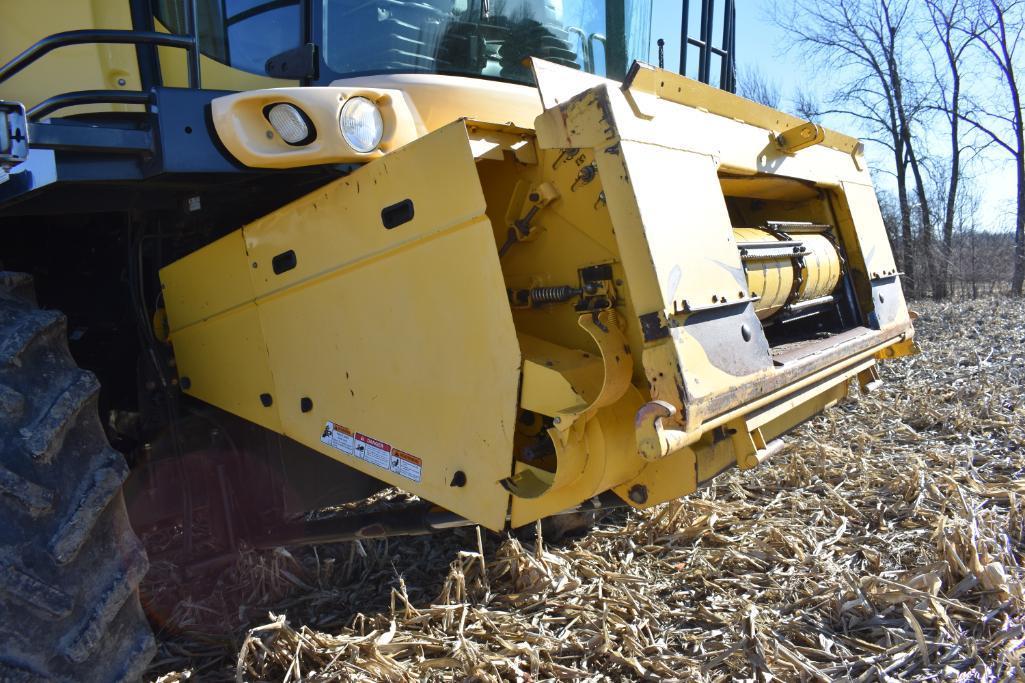 2005 New Holland CR960 2wd combine