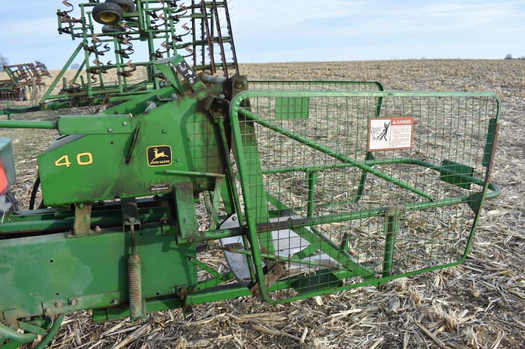 John Deere 337 small square baler w/JD 40 kicker