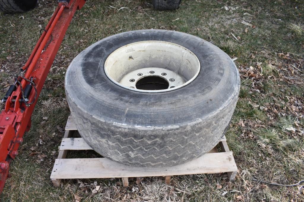 425/65R22.5 tire and 10-bolt wheel