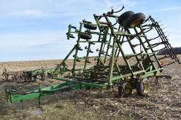 John Deere 960 30' field cultivator