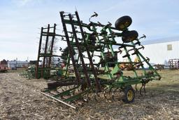 John Deere 960 30' field cultivator