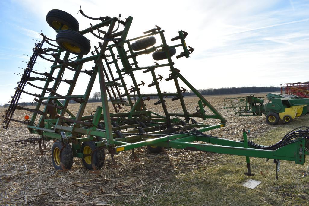 John Deere 960 30' field cultivator