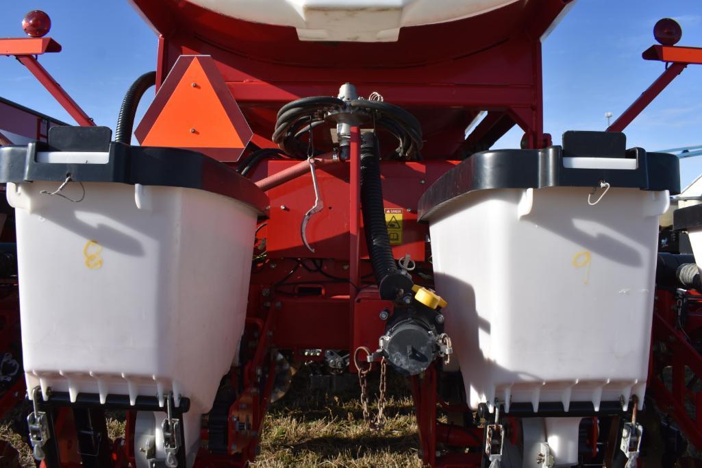 2014 White 9800 16 row 30" planter