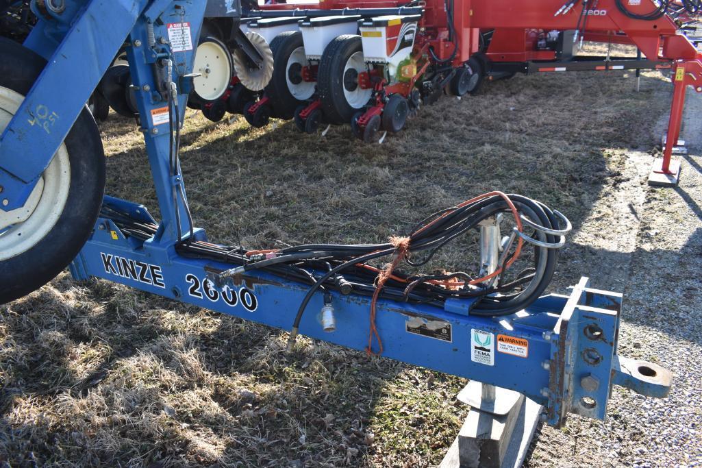 1997 Kinze 2600 12/24 planter