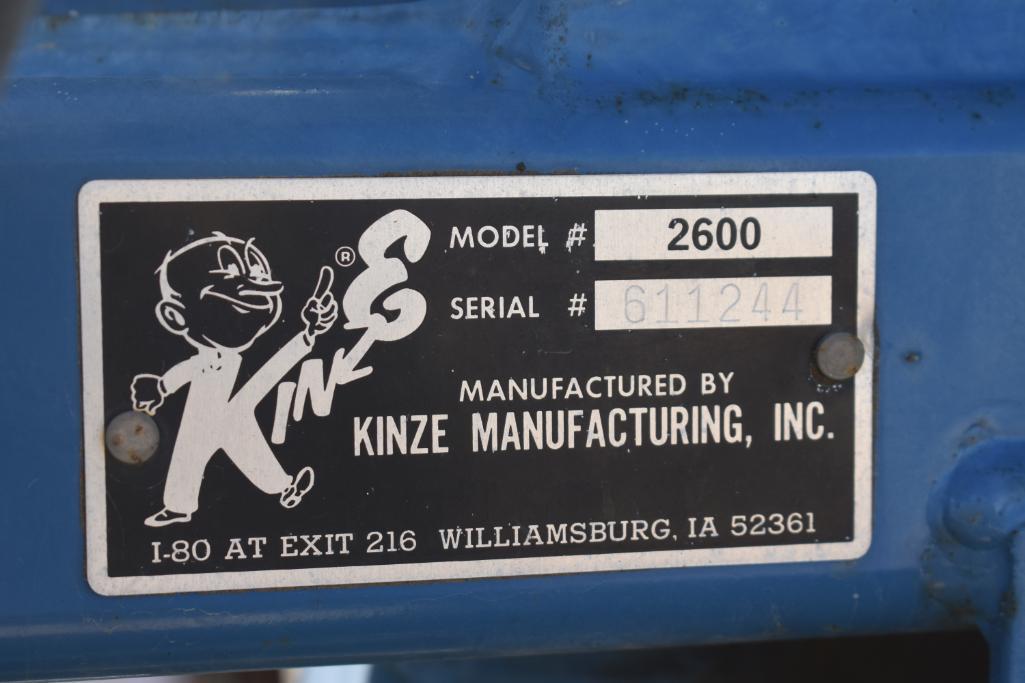 1997 Kinze 2600 12/24 planter