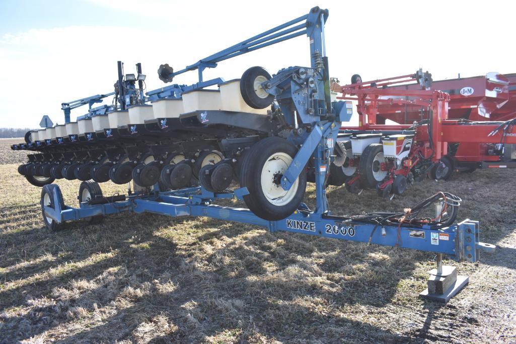 1997 Kinze 2600 12/24 planter