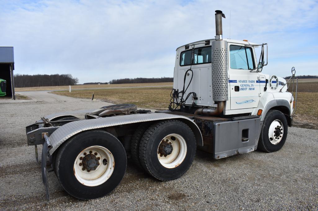 1995 Ford Aeromax L9000 day cab semi