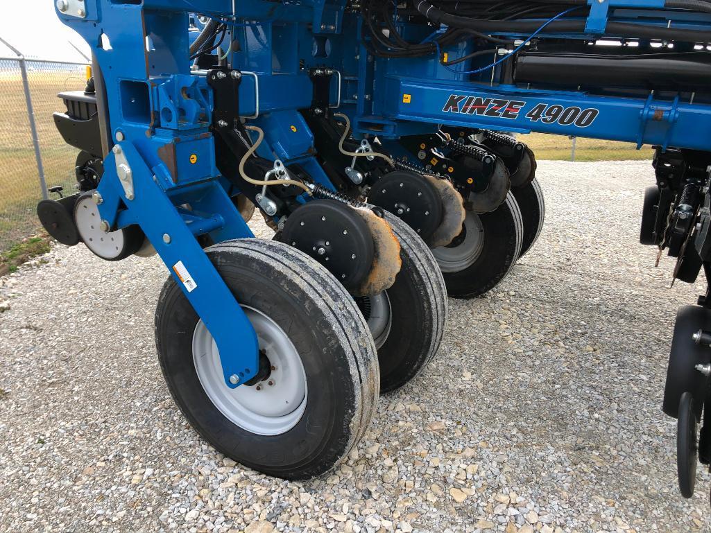 2014 Kinze 4900 24 row 30" planter