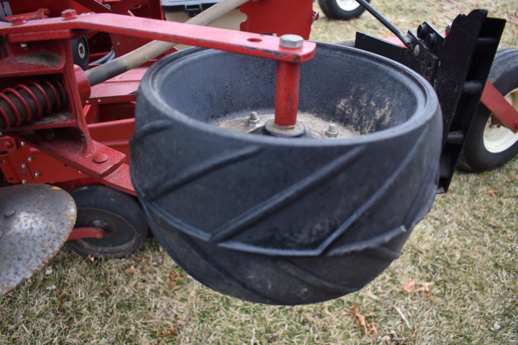 IH 900 Cyclo air 12 row 30" planter