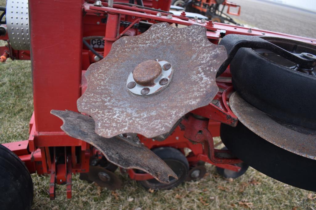 IH 900 Cyclo air 12 row 30" planter