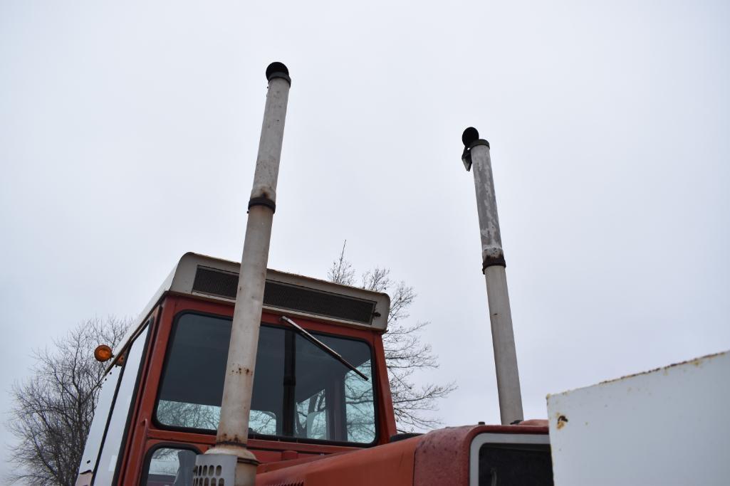 1974 IH 1468 V8 tractor