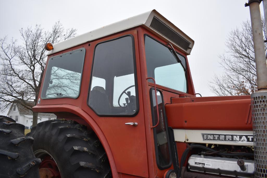 1974 IH 1468 V8 tractor