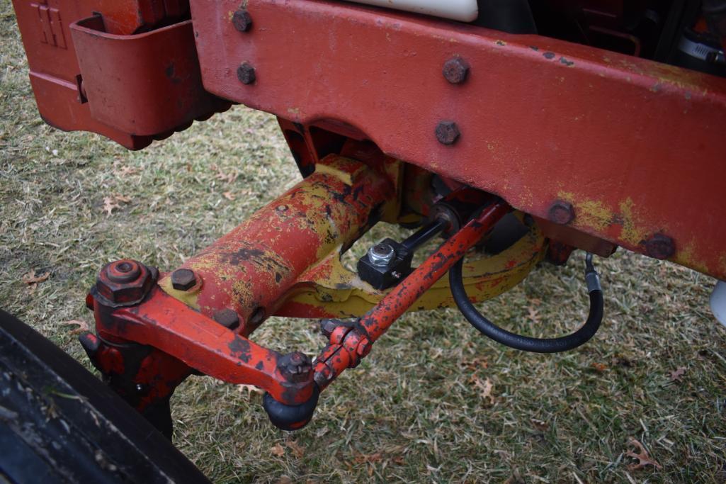 1974 IH 1468 V8 tractor