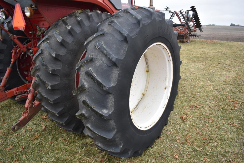 1974 IH 1468 V8 tractor