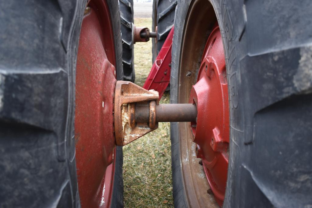 1980 IH 3588 2+2 tractor