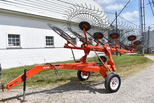 Kuhn SR110 Speedrake 10-wheel rake