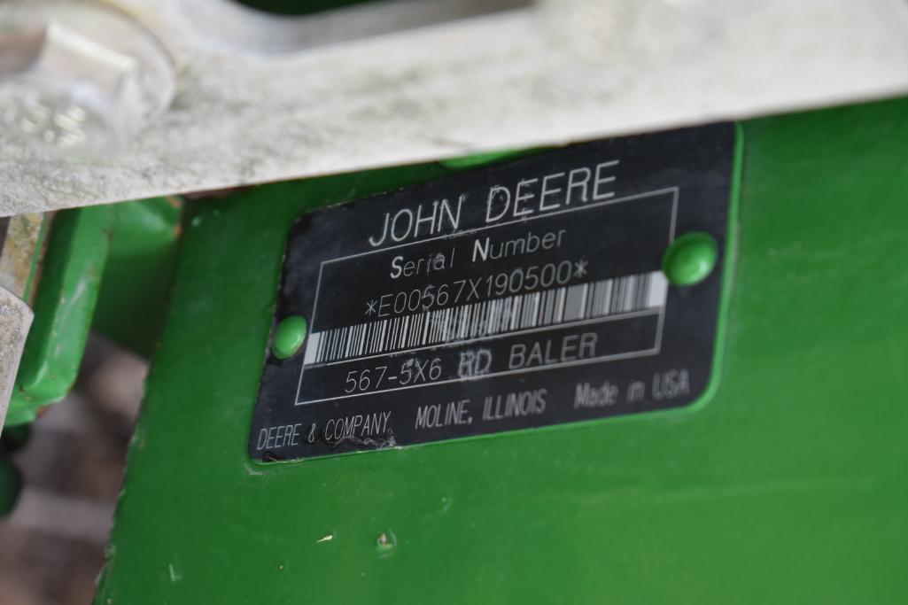 John Deere 567 round baler