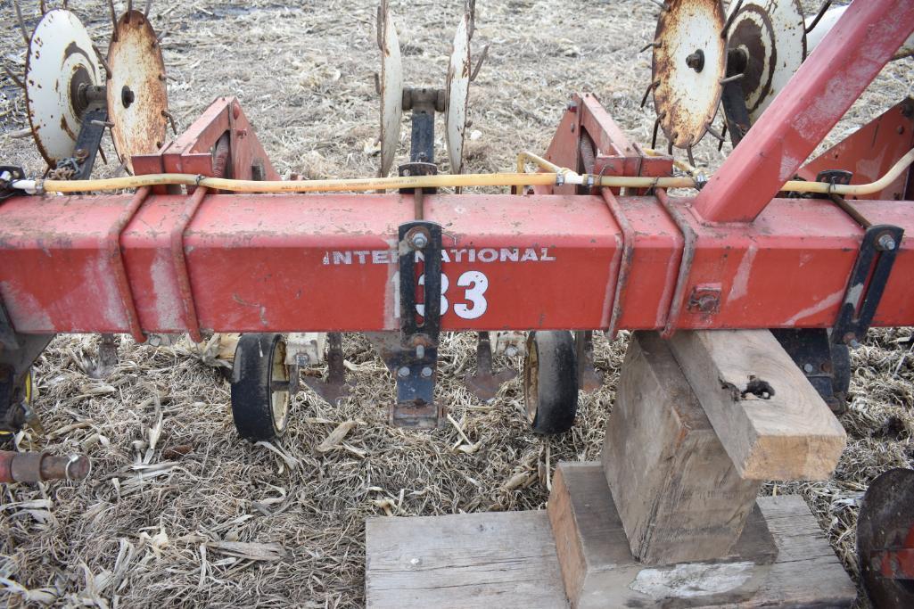 IH 133 12 row 30" cultivator