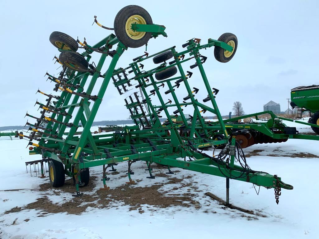 1999 John Deere 980 36' field cultivator