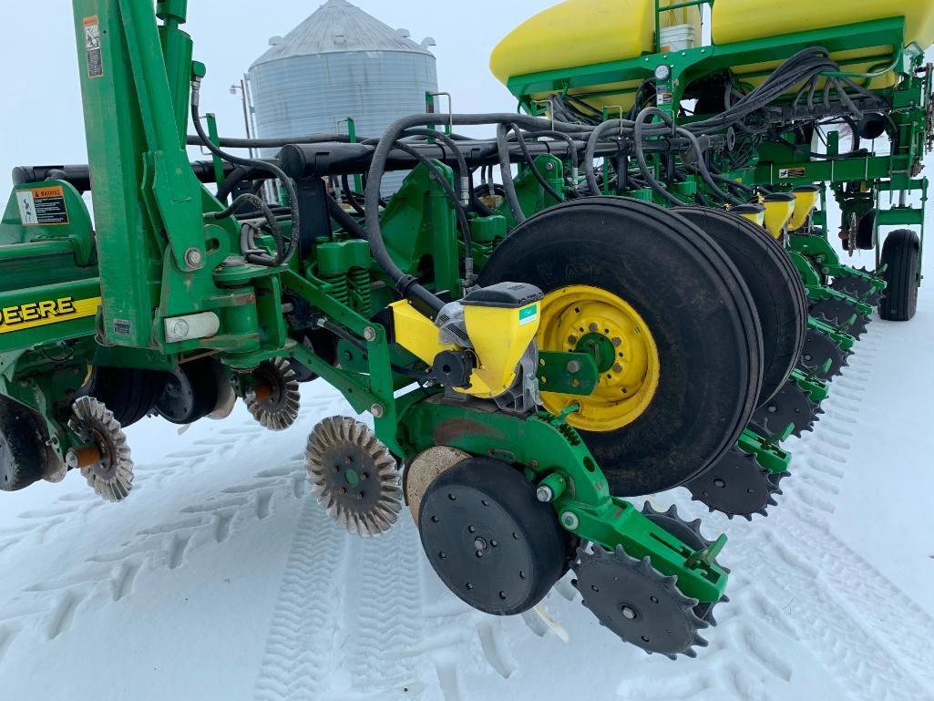 2006 John Deere 1770NT CCS 16 row 30" planter