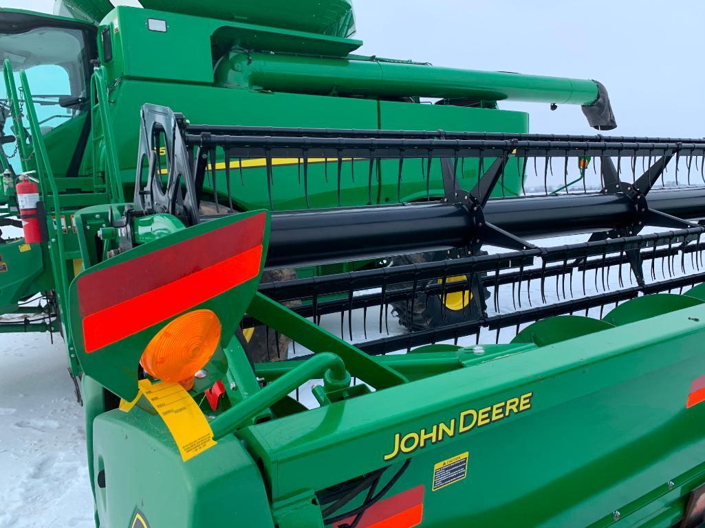 2017 John Deere 630F 30' HydraFlex platform