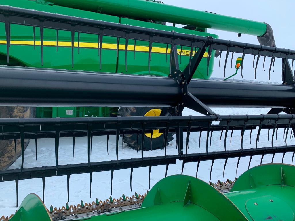 2017 John Deere 630F 30' HydraFlex platform