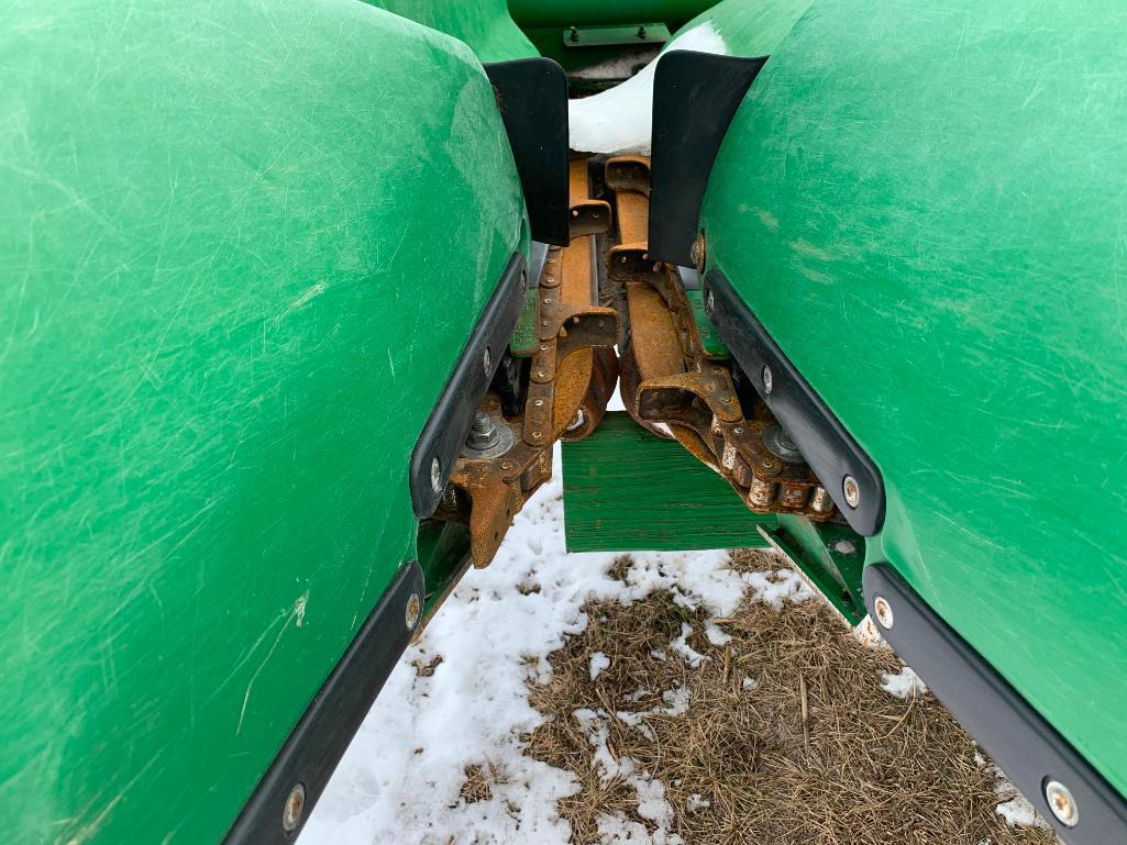 2012 John Deere 608C 8 row 30" corn head