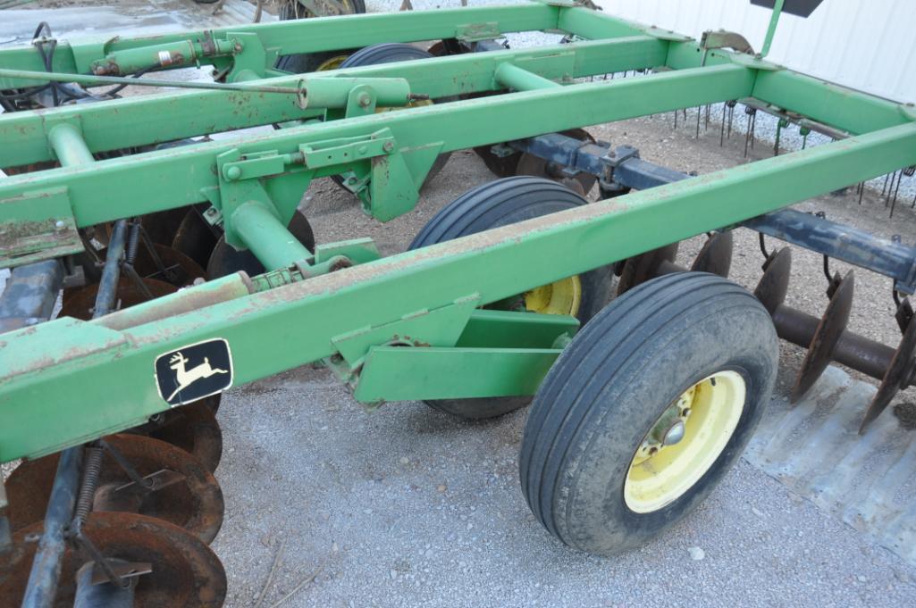 John Deere 230 12' disk