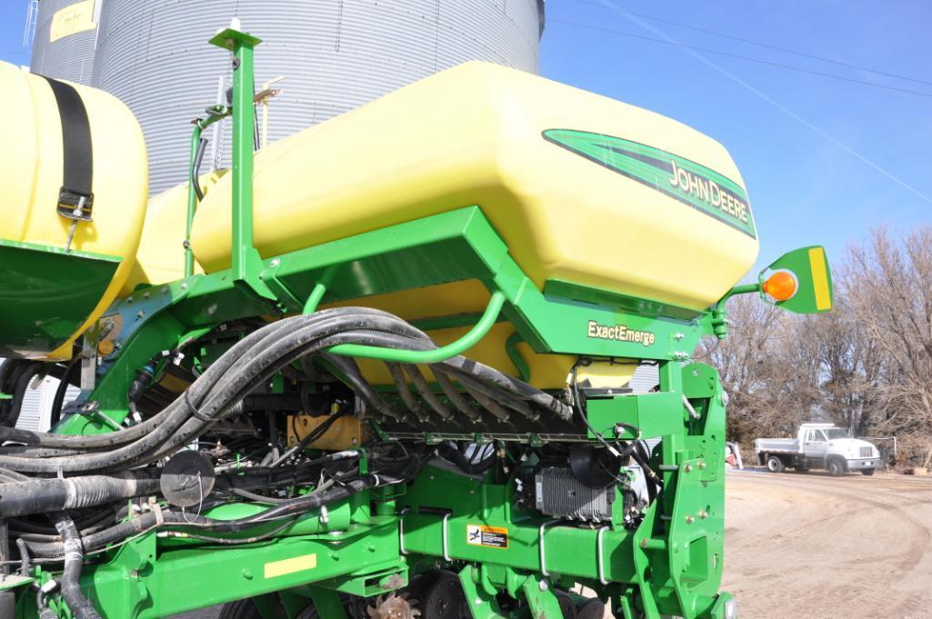 2015 John Deere 1775NT CCS 16 row 30" planter