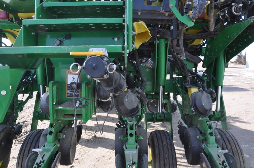 2015 John Deere 1775NT CCS 16 row 30" planter