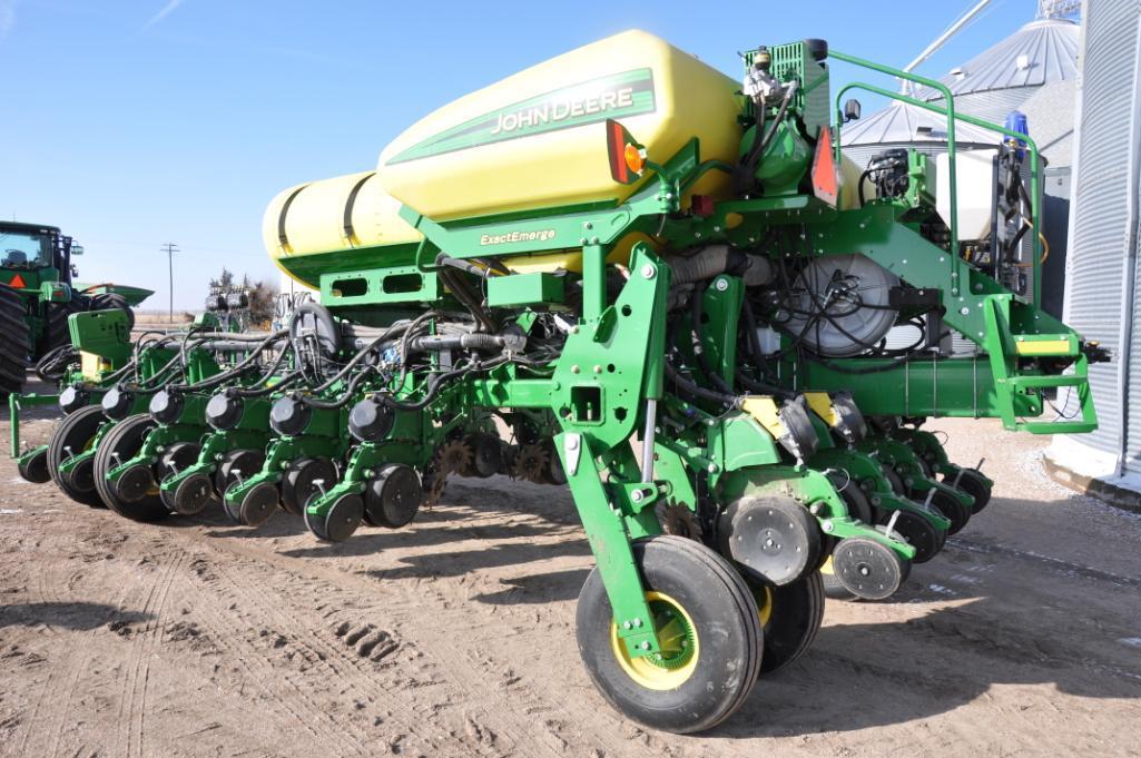 2015 John Deere 1775NT CCS 16 row 30" planter