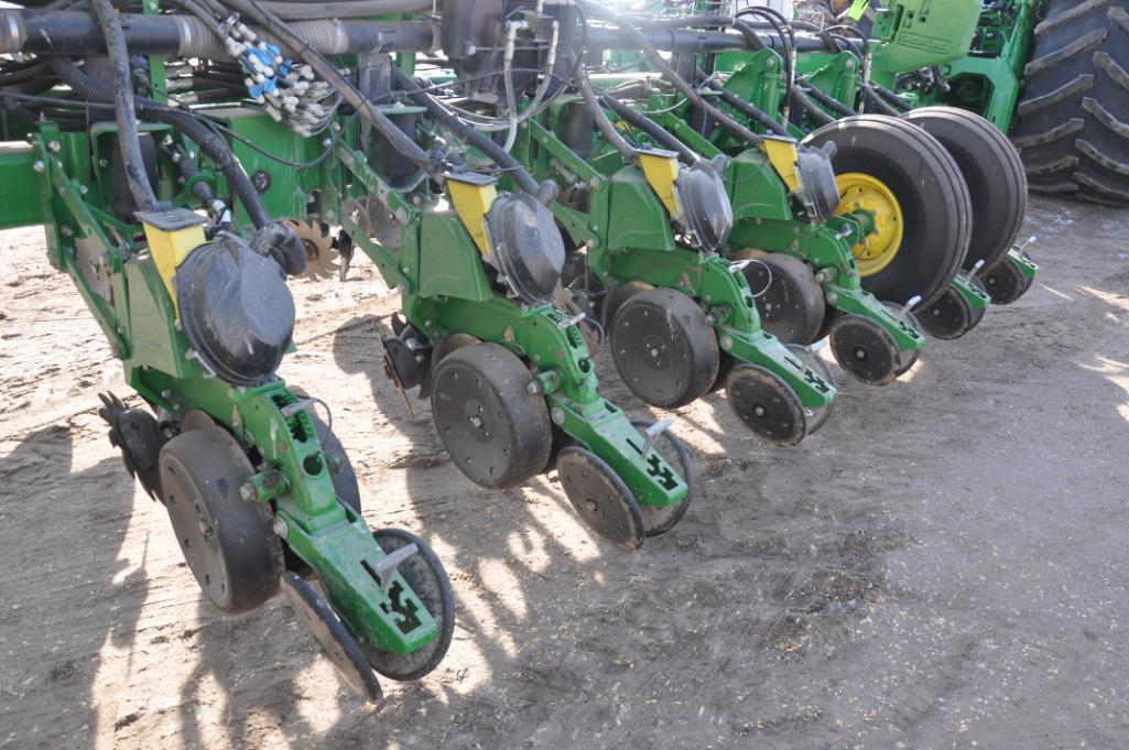 2015 John Deere 1775NT CCS 16 row 30" planter