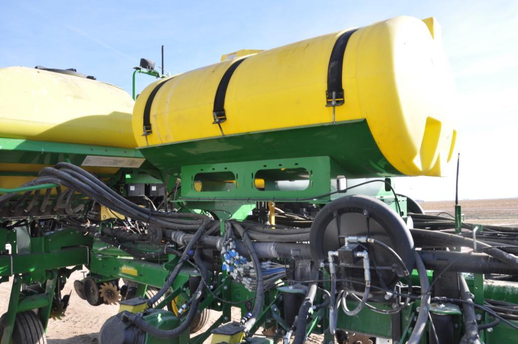 2015 John Deere 1775NT CCS 16 row 30" planter