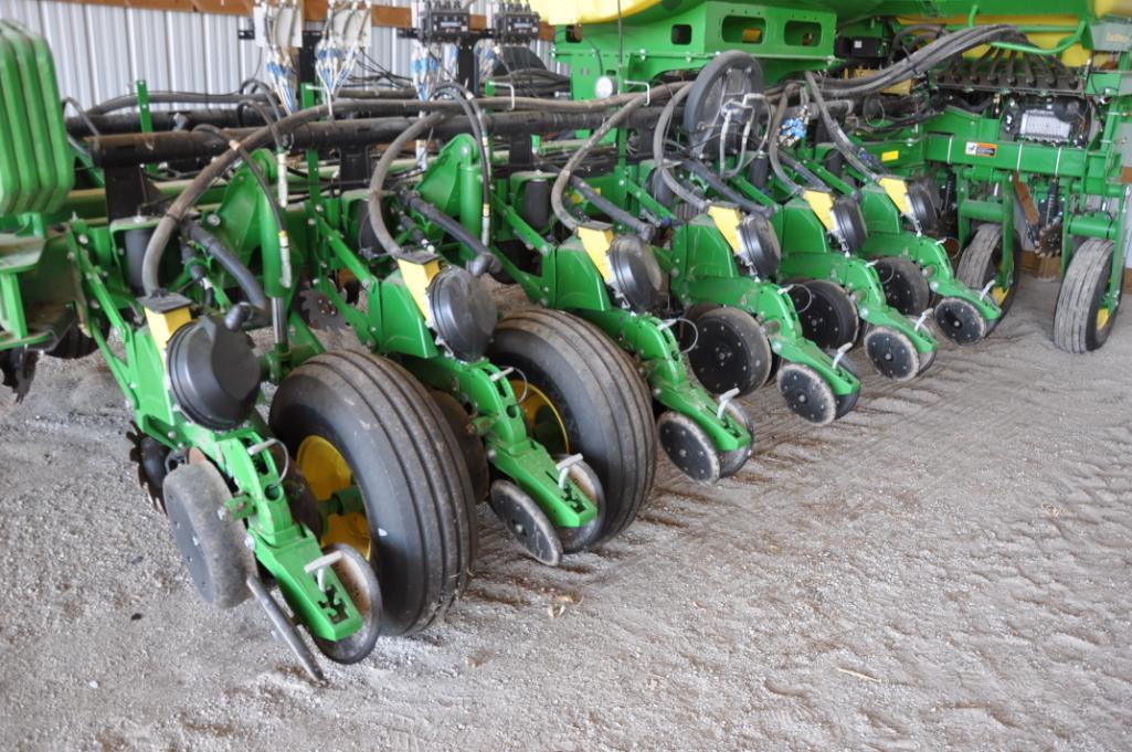 2015 John Deere 1775NT CCS 16 row 30" planter