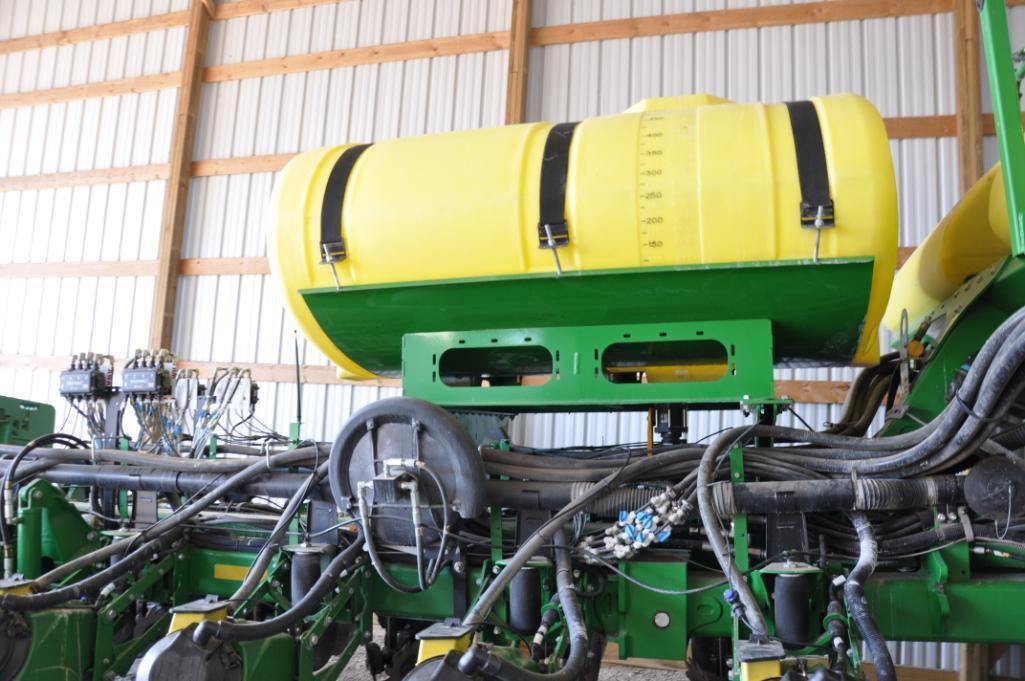 2015 John Deere 1775NT CCS 16 row 30" planter