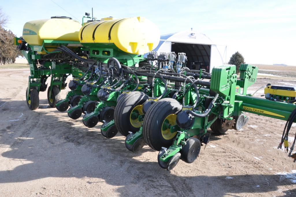 2015 John Deere 1775NT CCS 16 row 30" planter