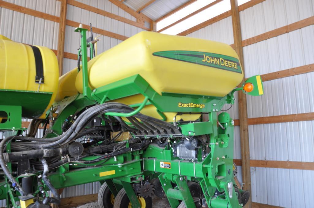 2015 John Deere 1775NT CCS 16 row 30" planter