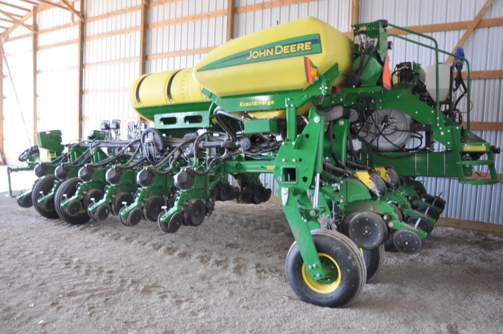 2015 John Deere 1775NT CCS 16 row 30" planter