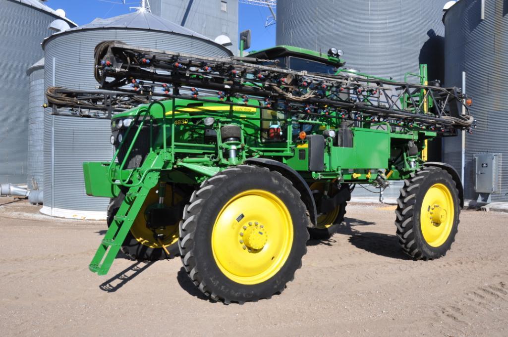 2011 John Deere 4830 self-propelled sprayer