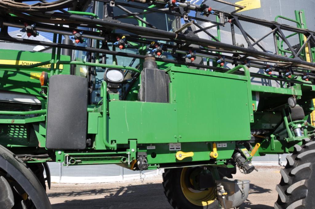 2011 John Deere 4830 self-propelled sprayer