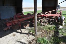 IH 720 5-bottom plow