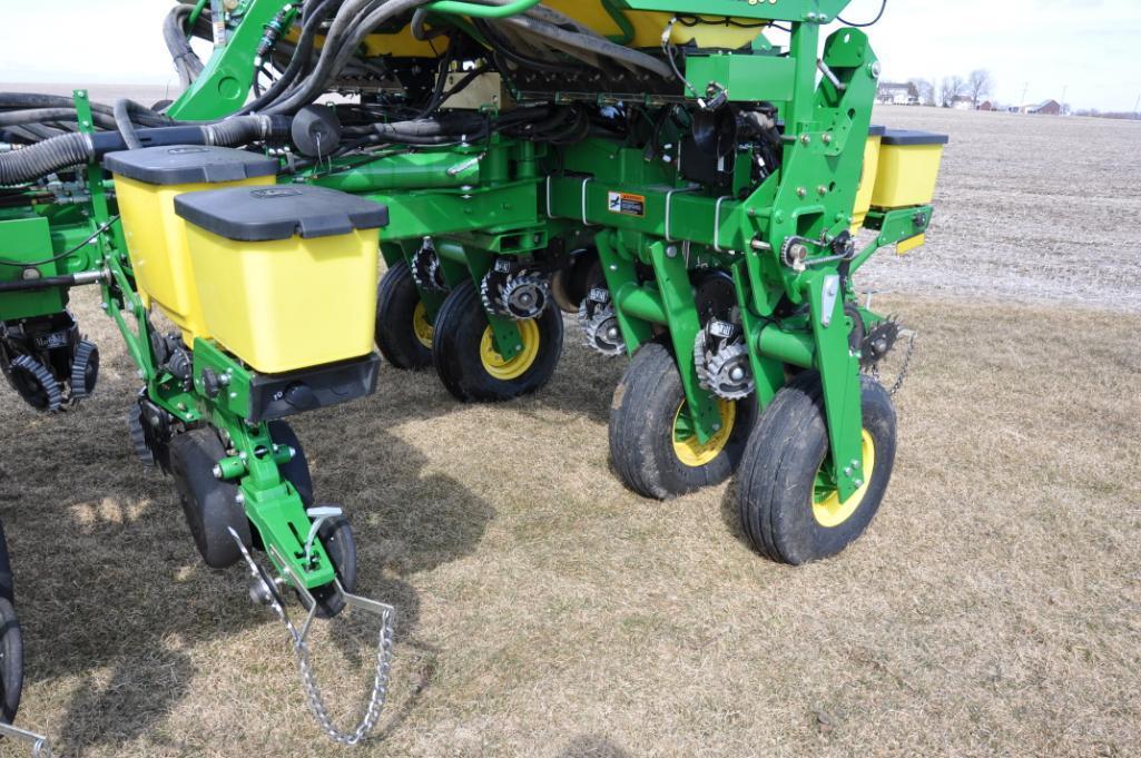 2015 John Deere 1775NT CCS 16 row 30" planter