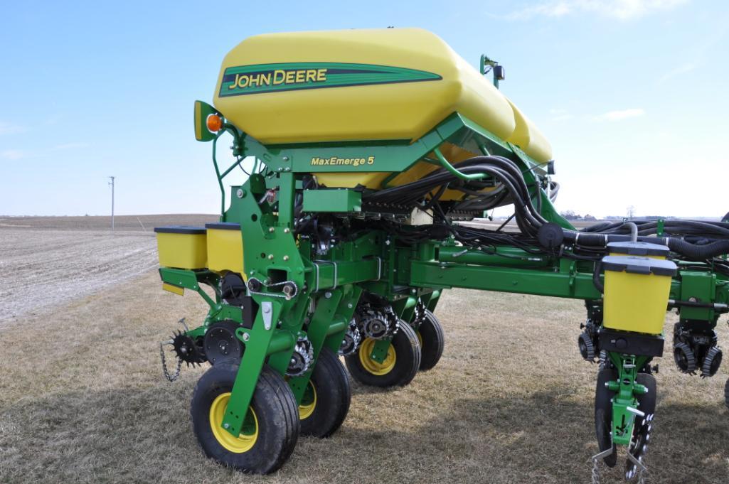 2015 John Deere 1775NT CCS 16 row 30" planter