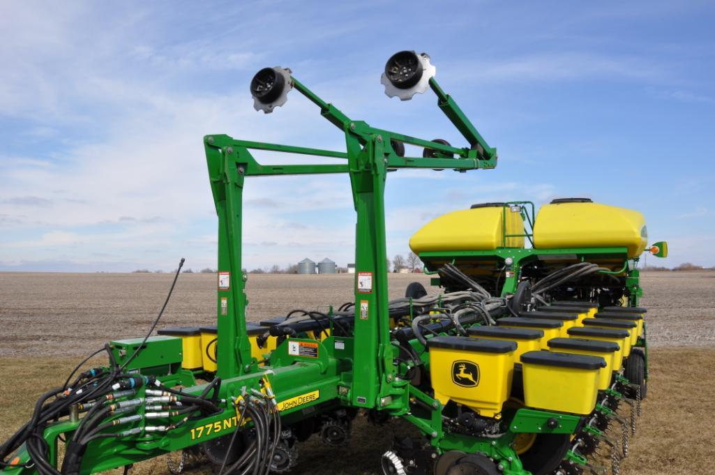 2015 John Deere 1775NT CCS 16 row 30" planter